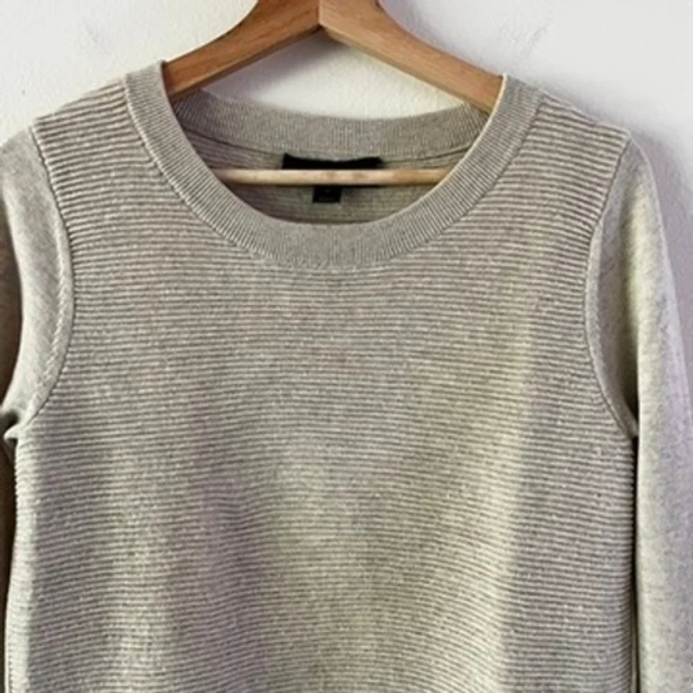 St. John Wool Crew Neck Ribbed Sweater with Zipper Detail‎ Cream size medium